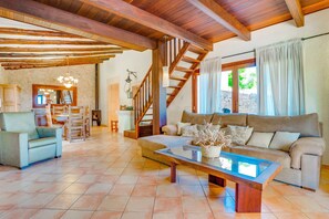 Smart TV, fireplace - Nines with pool for 6 in Petra (Petra)