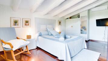 3 slaapkamers, een strijkplank/strijkijzer, reisbedje, gratis wifi