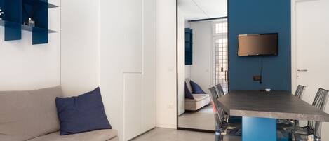 City-Apartment | Wohnbereich | LED-Fernseher