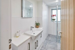 House | Bathroom | Towels - The Townhouse (Whitby)