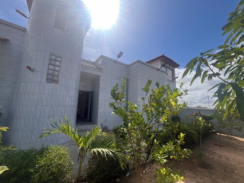 BEAUTIFUL RESIDENCE ON THE EDGE OF NDAYANE BEACH