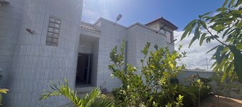 BEAUTIFUL RESIDENCE ON THE EDGE OF NDAYANE BEACH