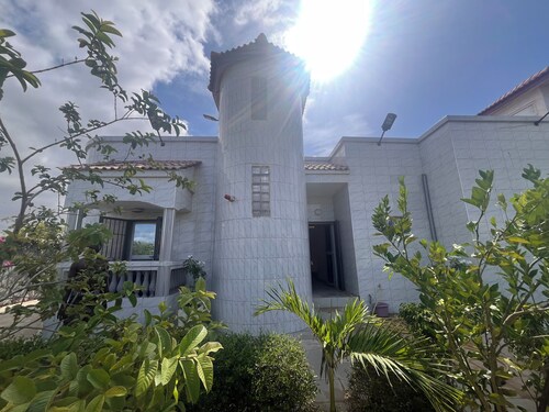 BEAUTIFUL RESIDENCE ON THE EDGE OF NDAYANE BEACH