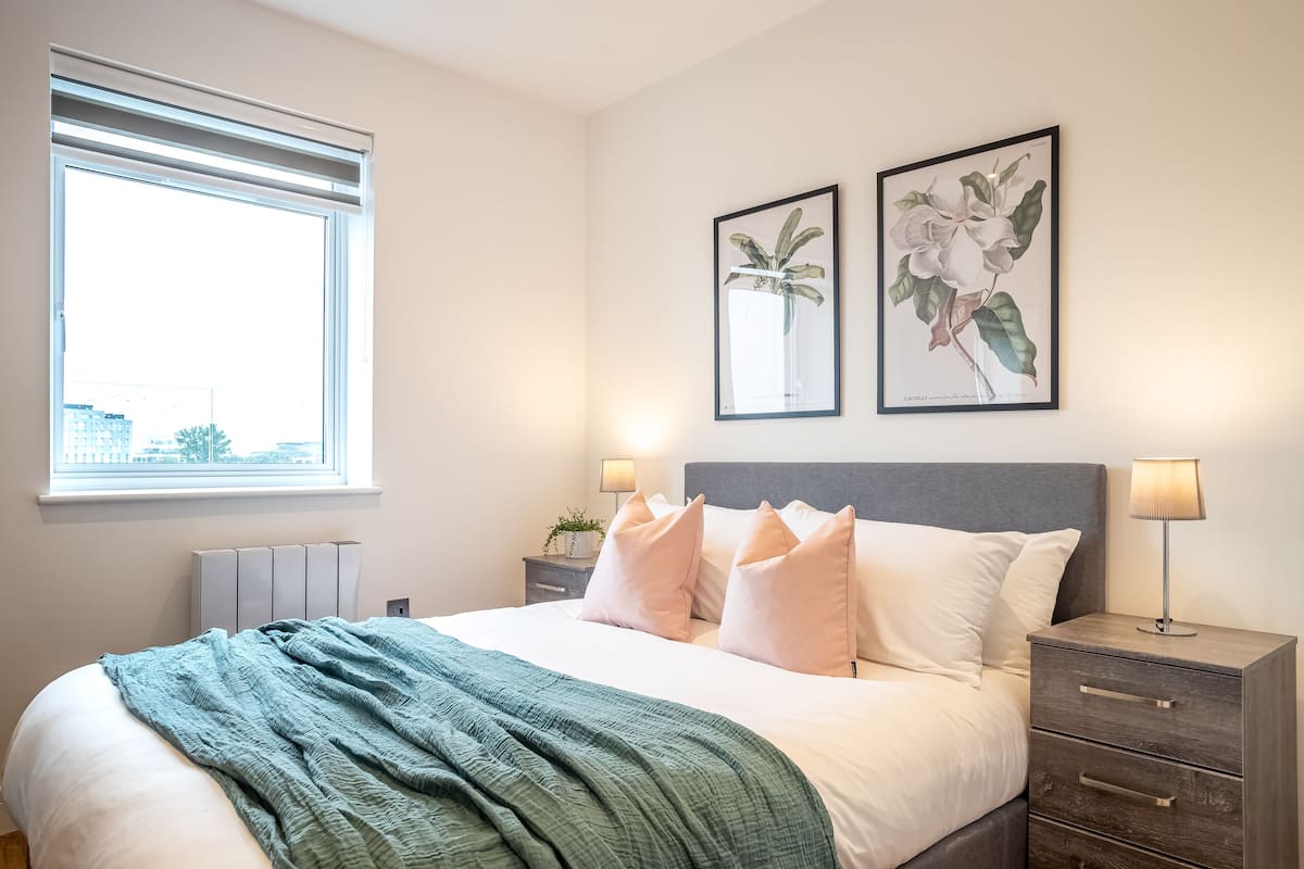2 bedrooms, desk, laptop workspace, iron/ironing board