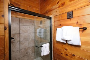 Jabón y papel de baño 