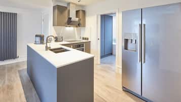 House | Private kitchen | Fridge, microwave, oven, stovetop