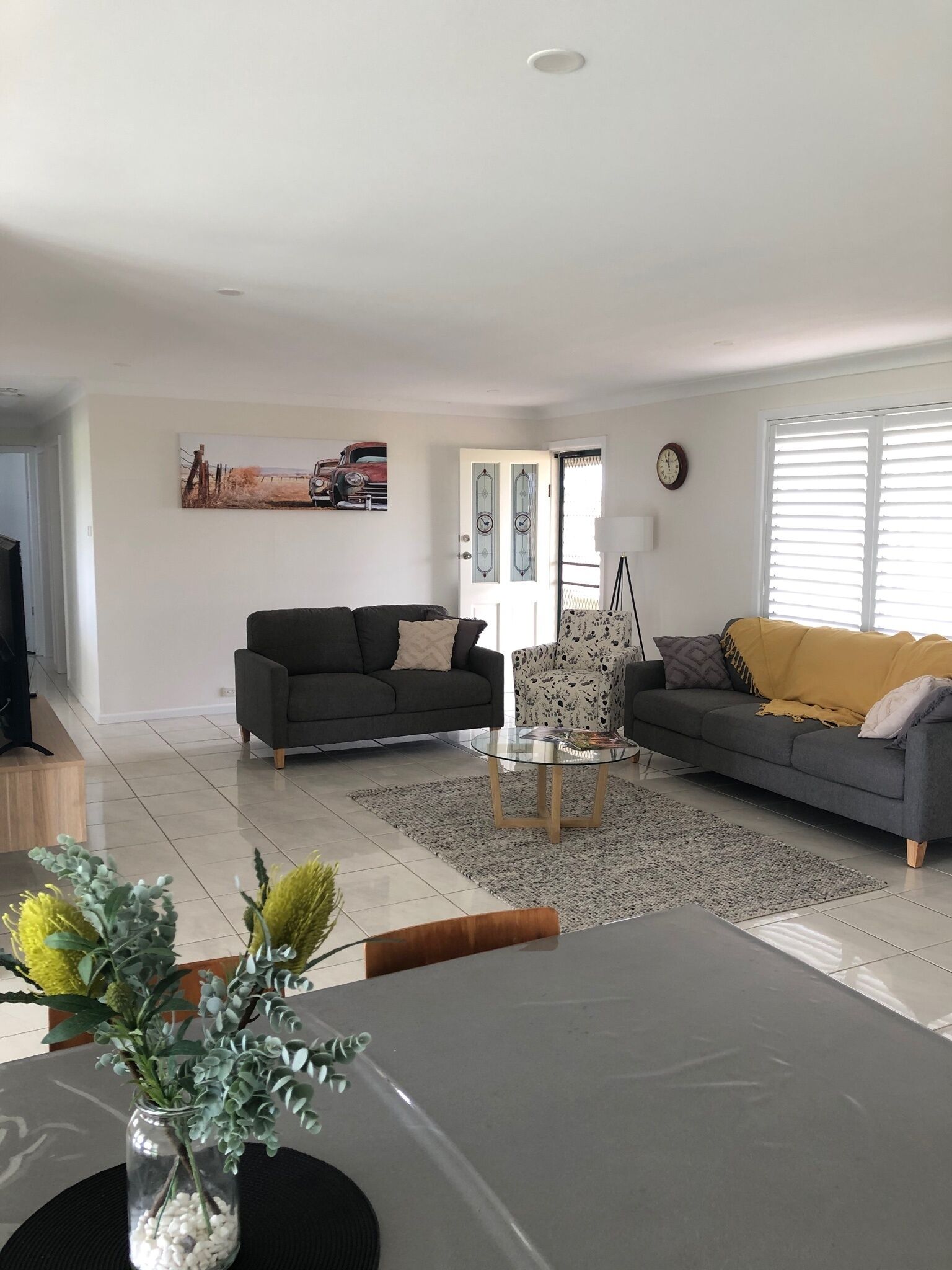 Televisión y chimenea 