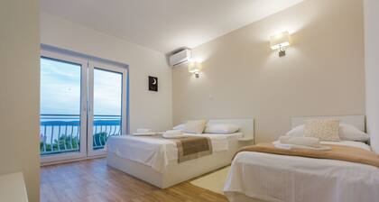 2 Bed Apartmani Sleeps 6 - Free Parking