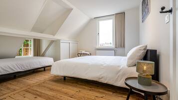 9 slaapkamers, een strijkplank/strijkijzer, reisbedje, wifi