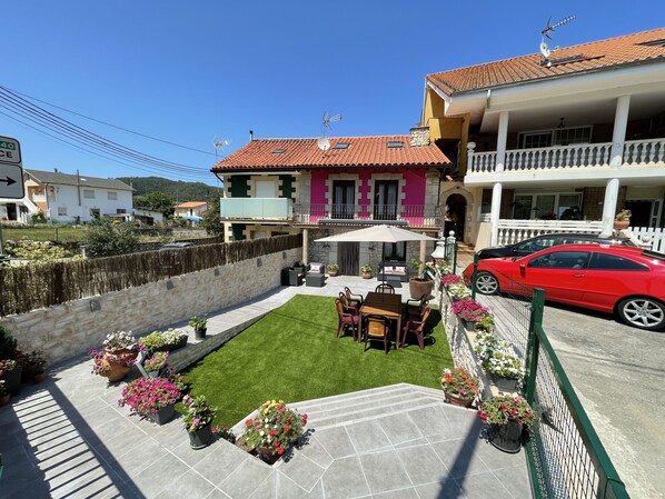 House, Private Bathroom | Garden