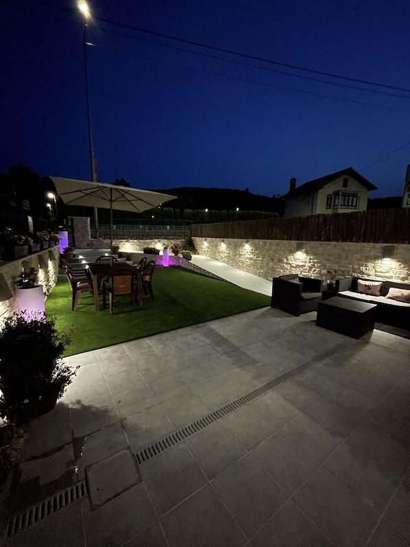 House, Private Bathroom | Garden