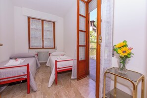 Appartement familial, plusieurs chambres, 2 salles de bains (Carlazzo Sant' Agata Apt. 01) | 3 chambres, Wi-Fi (supplément), literie fournie