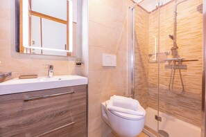 Family Apartment, Multiple Bedrooms, 2 Bathrooms (Carlazzo Sant' Agata Apt. 01) | Bathroom | Shower, hair dryer, towels, toilet paper - Carlazzo Sant' Agata Apt. 01 (Carlazzo)