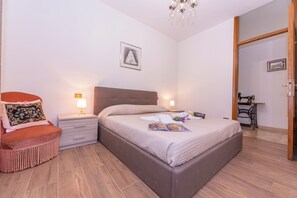 อพาร์ทเมนท์สำหรับครอบครัว, หลายห้องนอน, 2 ห้องน้ำ (Carlazzo Sant' Agata Apt. 01) | 3 ห้องนอน, Wi-Fi, ผ้าปูที่นอน