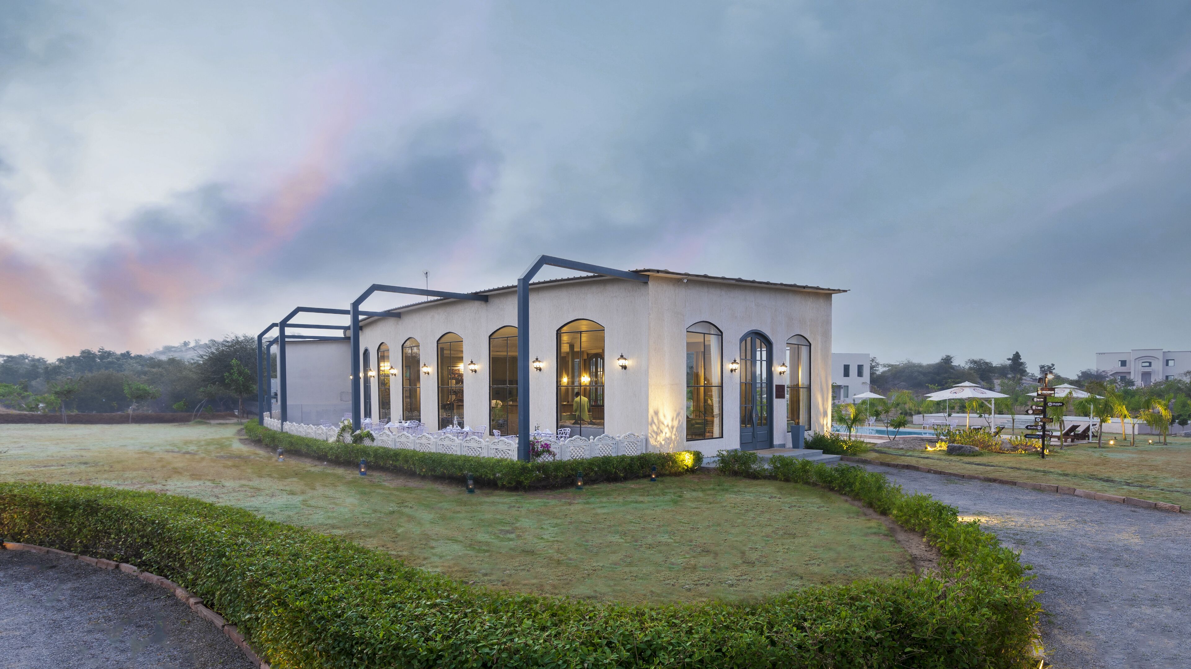 Chalet with Private Garden | Egyptinpuuvillaiset lakanat, ylelliset vuodevaatteet, minibaari