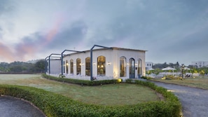 Chalet with Private Garden | Egyptian cotton sheets, premium bedding, minibar, in-room safe