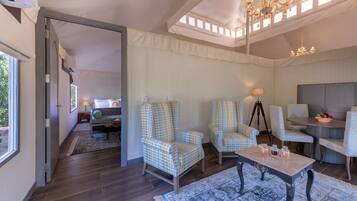 Egyptian cotton sheets, premium bedding, minibar, in-room safe