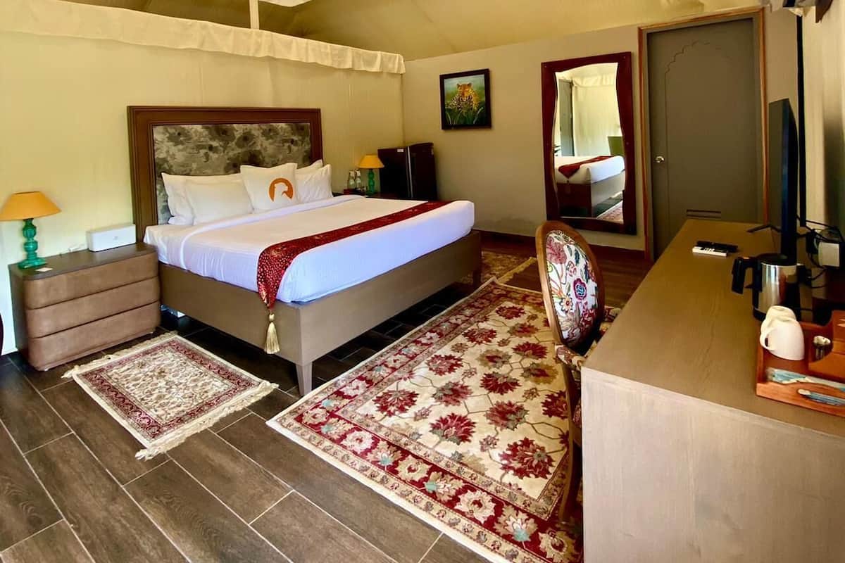 Suite, 1 King Bed | Egyptian cotton sheets, premium bedding, minibar, in-room safe