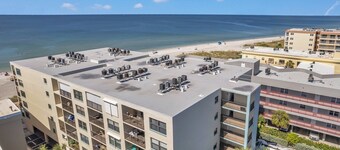 Updated Beachfront Condo, steps to John's Pass with heated pool, updated kitchen