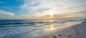 Updated Beachfront Condo, steps to John's Pass with heated pool, updated kitchen