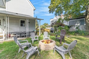 Outdoor dining - Timeless Memories - Victorian home located in the heart of Ludington (Ludington)