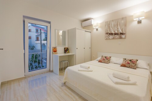 Apartmani Studio Sleeps 2 -parking -private Garden