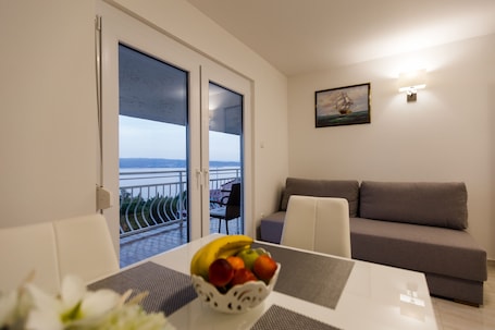 Televisión 30 pulgadas con canales de televisión digitales. Seaview Studio Apartmani Sleeps 2 - Wifi & Tv