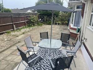 Outdoor dining - Broadstairs Lane End Cottage (Broadstairs)