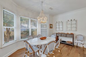 Dining - Great Quiet Neighborhood Location | Bike to Beach and Close to Shopping & Restaurants (Saint Simons Island)