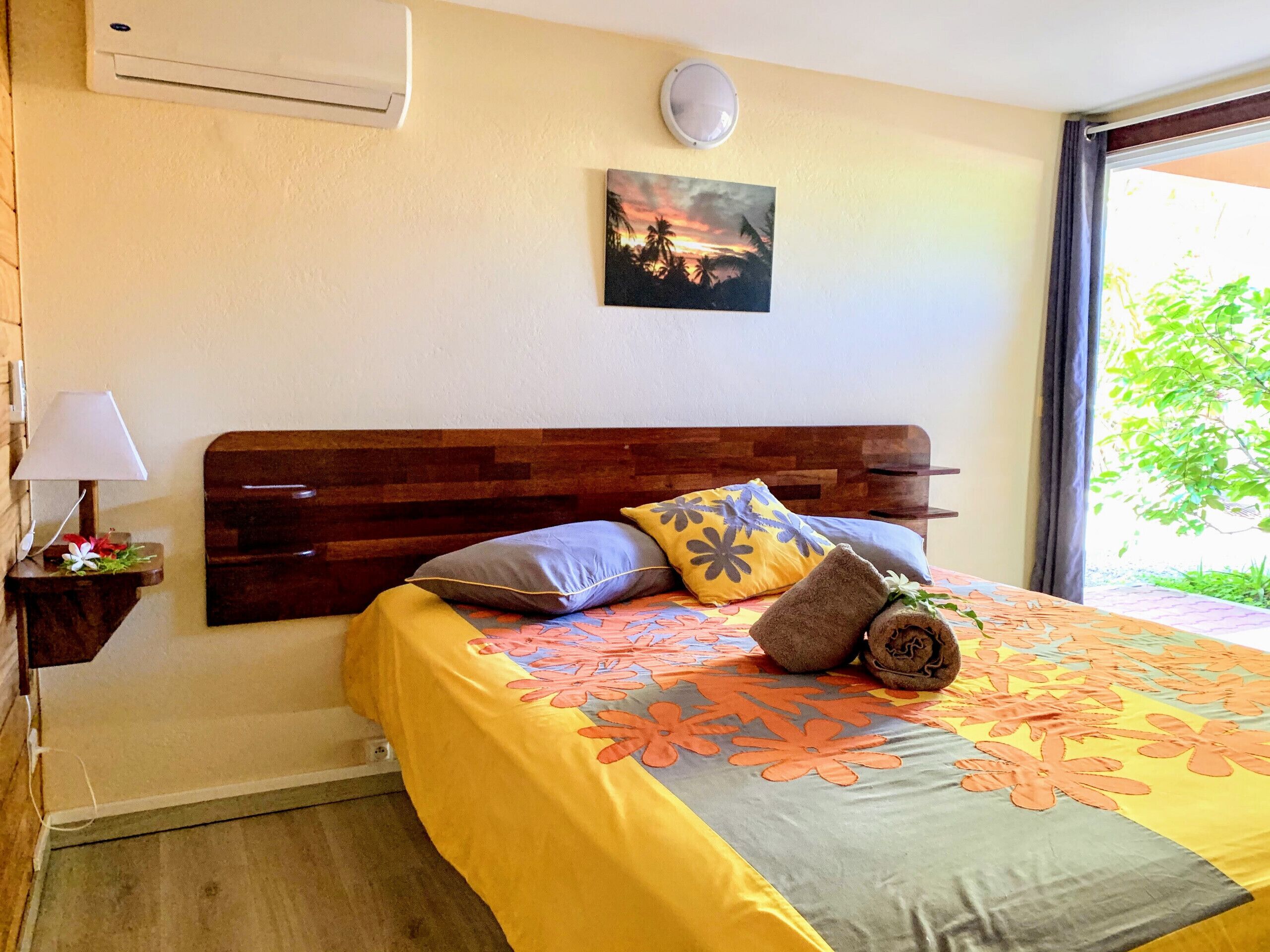 The sleeping area, with King Size bed