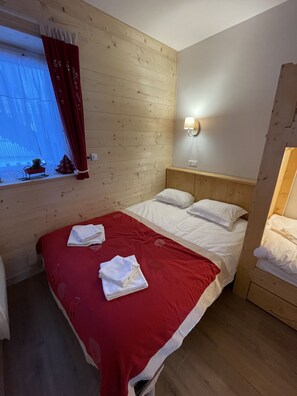 1 bedroom, iron/ironing board