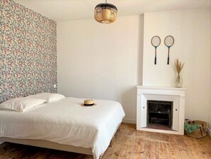4 bedrooms, travel crib, free WiFi, bed sheets