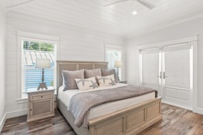 5 bedrooms, iron/ironing board, free WiFi, bed sheets - Holiday Availability! Private Pool! 5 Adult Bikes! Short Bike Ride to the Beach! (Santa Rosa Beach)