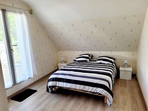 6 chambres, fer et planche à repasser, lit parapluie, Wi-Fi gratuit