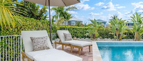 Lämmitetty uima-allas