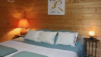 1 bedroom, iron/ironing board, travel cot, free WiFi