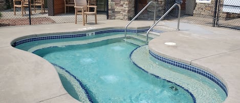 Piscine couverte, piscine extérieure