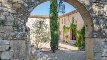 Enceinte de lâhĂ©bergement