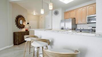 House, 3 Bedrooms | Dapur peribadi | Peti sejuk, ketuhar, pembancuh kopi/teh, pembakar roti