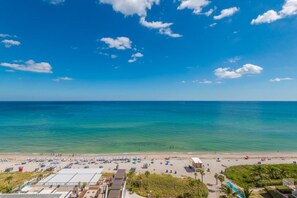 Condo, 1 habitación | Playa | En la playa