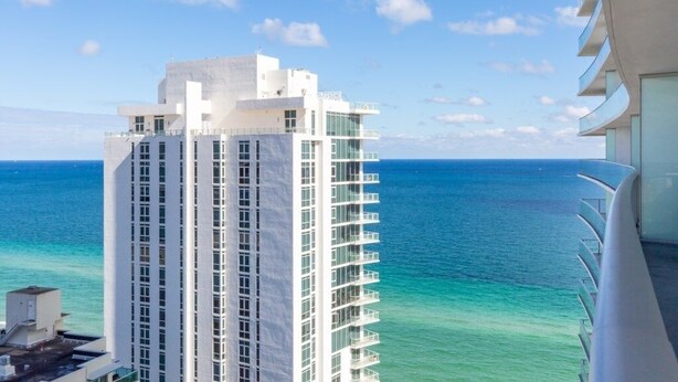 A high-rise hotel with a view of the ocean. - Hyde Side Ocean View 1 Bedroom Condo by RedAwning (Hollywood)