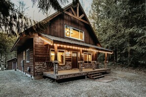 Exterior - 22mbr - Wi-fi - Fireplace - Pets Ok - Sleeps 8 4 Bedroom Cabin by Redawning (Deming)