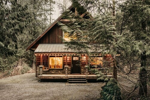 22mbr - Wi-fi - Fireplace - Pets Ok - Sleeps 8 4 Bedroom Cabin by Redawning