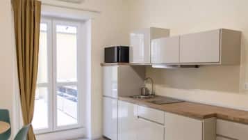 Apartamento panorâmico | Cozinha privada | Geladeira grande, micro-ondas, cooktop