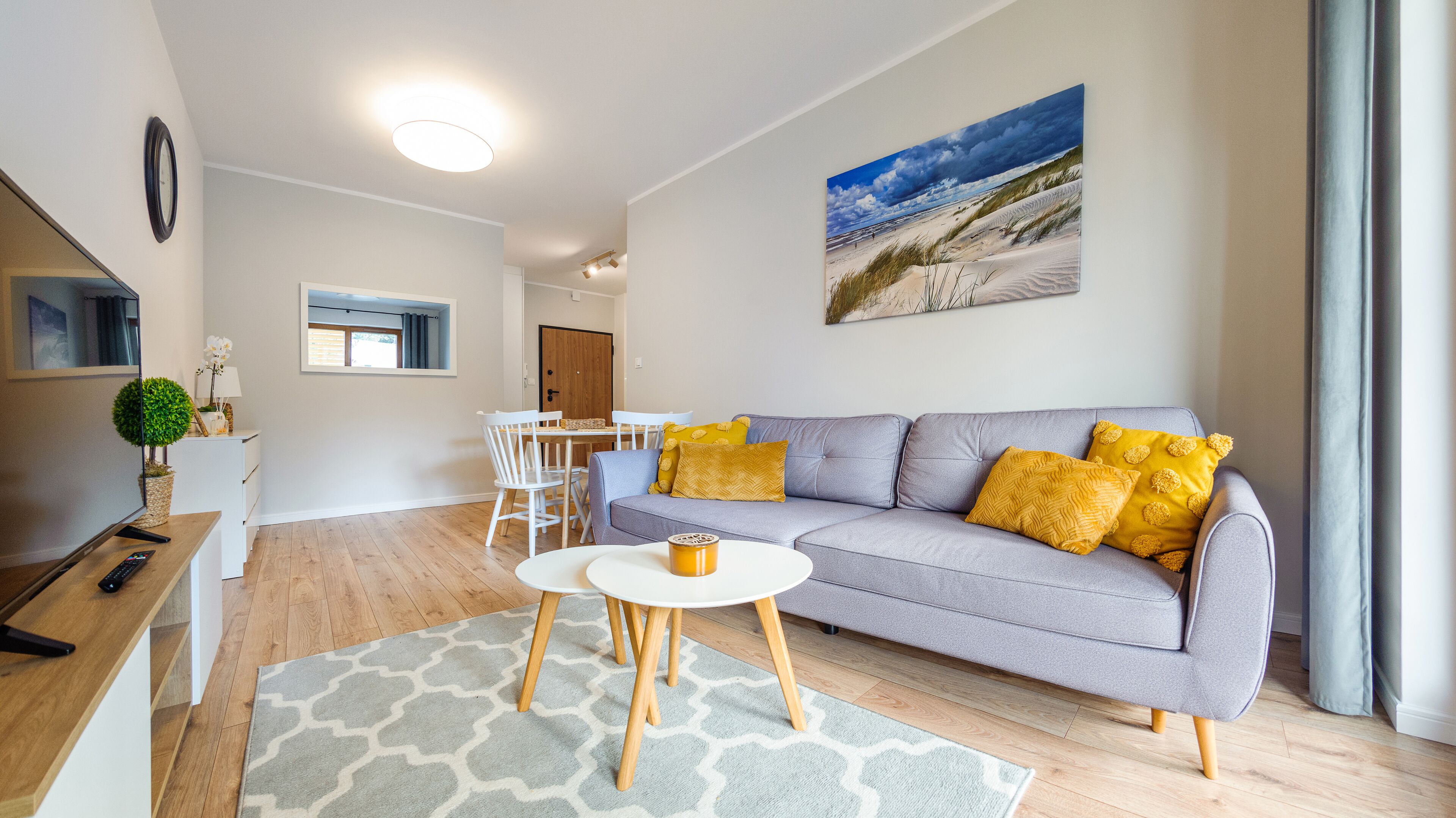Apartment (C11) | Living area | Flat-screen TV