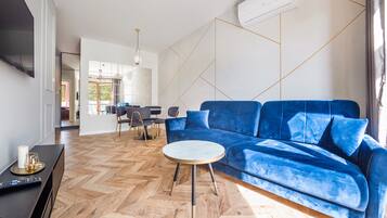 Apartment (C22) | Living area | Flat-screen TV