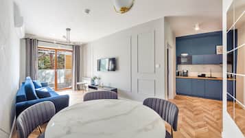 Apartment (C22) | Living area | Flat-screen TV