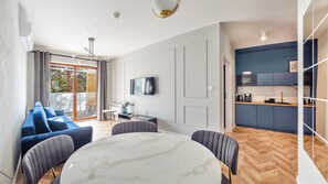 Departamento (C22) | Área de sala de estar | Televisión de pantalla plana