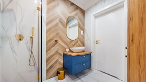 Departamento (C22) | Baño | Regadera y toallas 