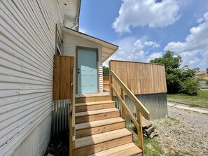 Exterior - Last Second First Choice (Hot Springs)